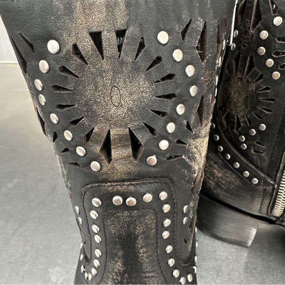 Old Gringo Reeve laser cut studded boots in burnished black leather. New in box! - Picture 7 of 10